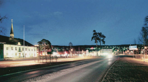 Kvällsbild med belysning riksväg 70.